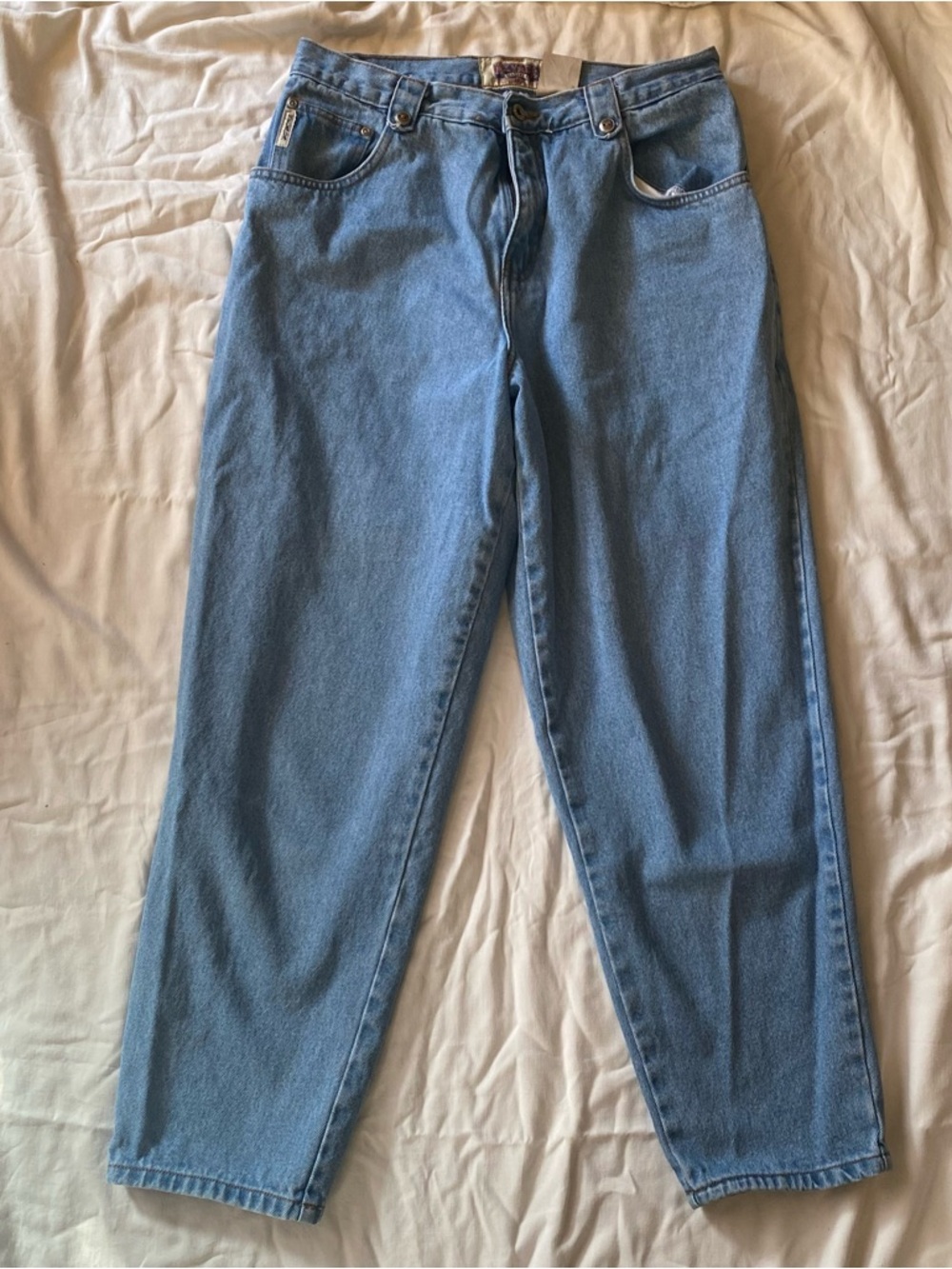 Classic High-Waist Light Blue Women’s Jeans vintage